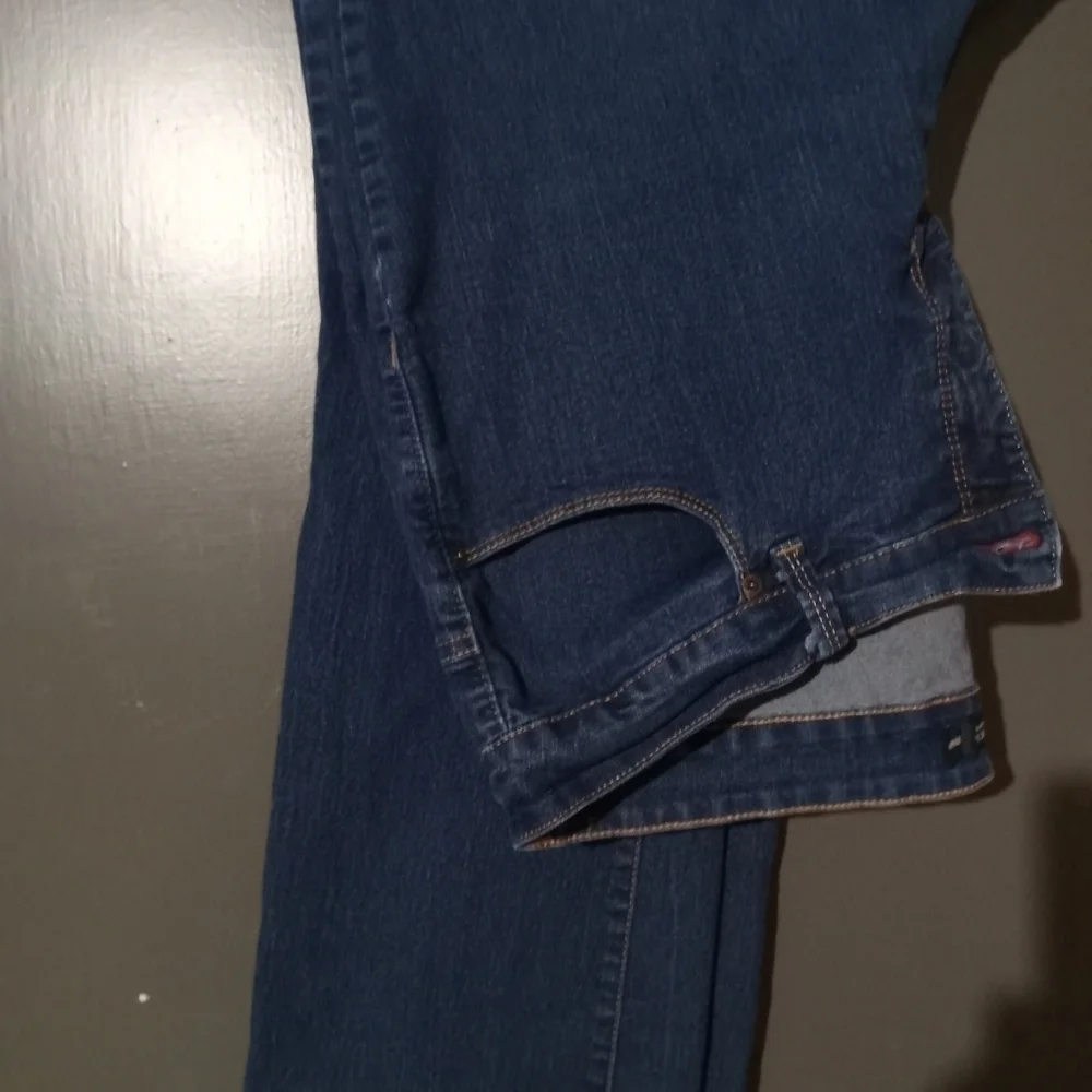 Faded glory womens blue jeans. Size 20 petite.